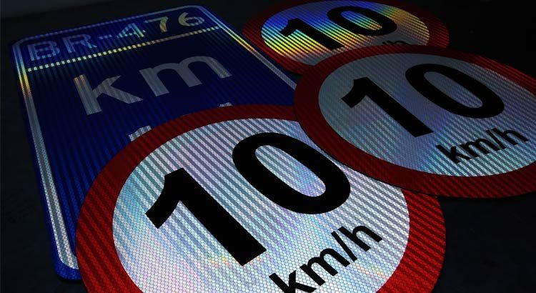 placas de sinalização viária com refletivo prismático